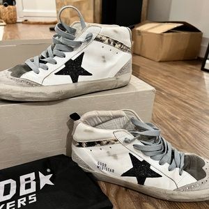 Mid Star Golden Goose with cover bag, gray and yellow laces, as well as box